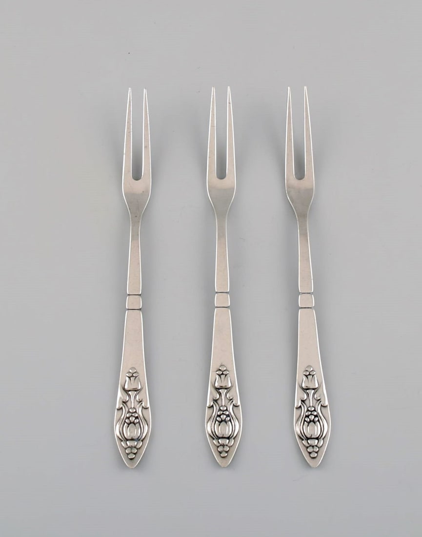 Three rare Georg Jensen Bell silver cold meat forks (830S). Dated 1904-1908. (1 of 5)