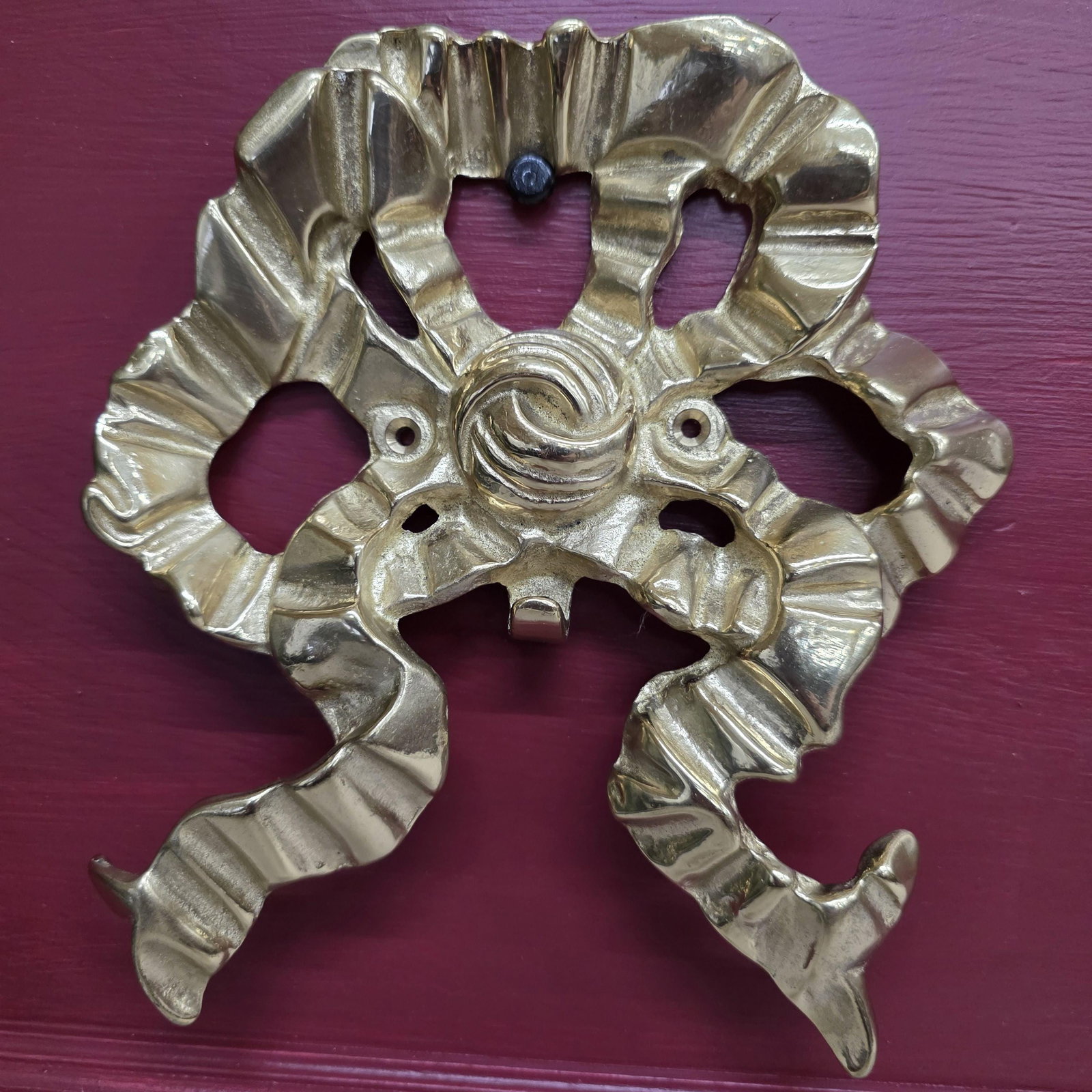 Vintage Gilded Brass Ribbon Bow Wall Hook: French Rococo Hollywood Regency Towel Holder - 9
