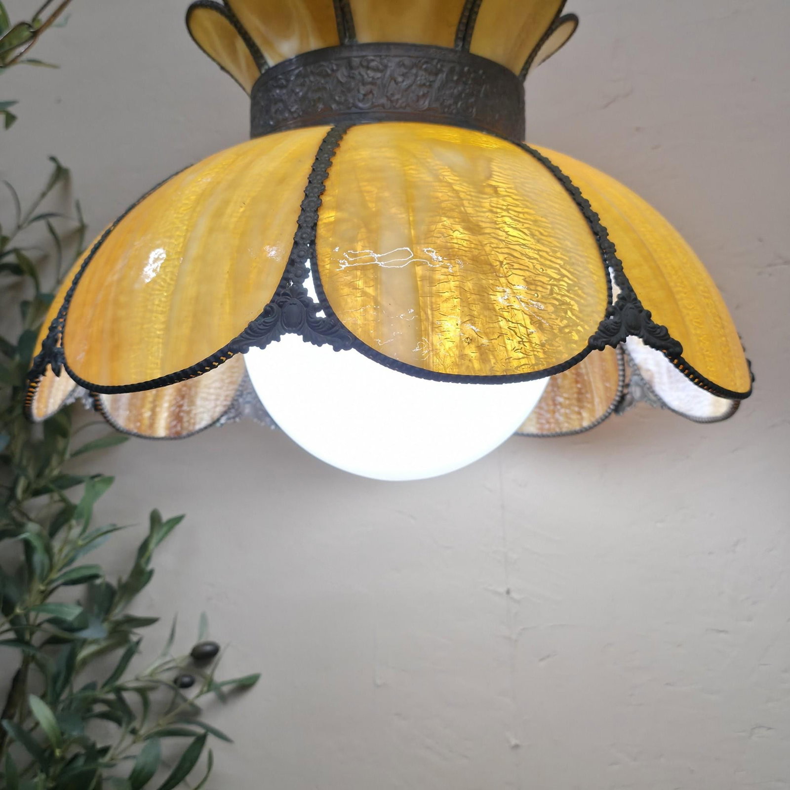 Vintage Slag Glass Swag Pendant Light Plug In, Tiffany Style Caramel Panel Shade 17”, Ornate: Title: Vintage Slag Glass Swag Pendant Light Plug In, Tiffany Style Caramel Panel Shade 17”, Ornate Floral Filigree Globe Hanging Lamp Description: Vintage plug-in swag pendant light — 17&