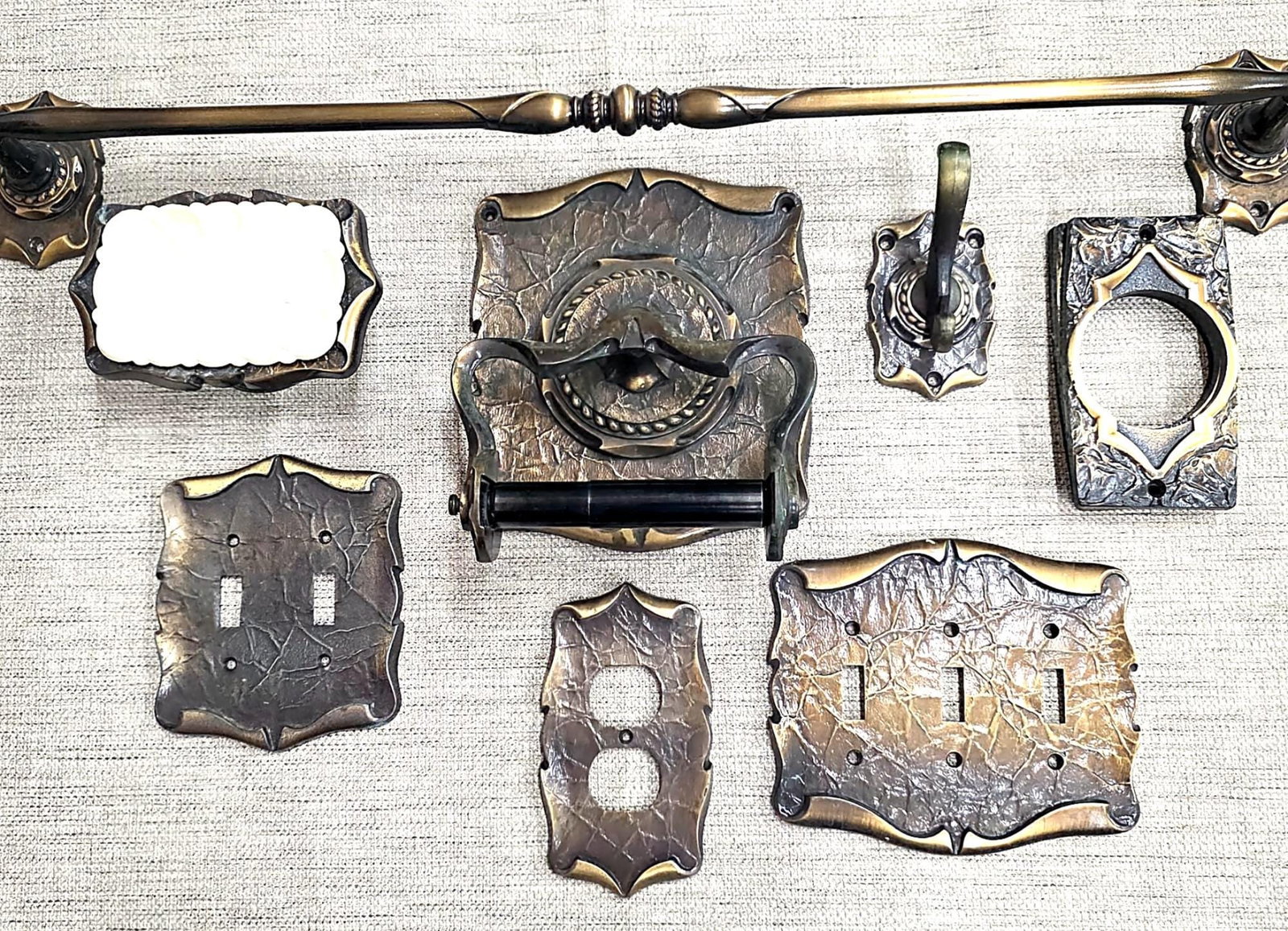 1970s Antiqued Brass Bathroom Hardware Set, Towel Bar, TP Holder, Switch Plates, Soap Dish (1 of 20)