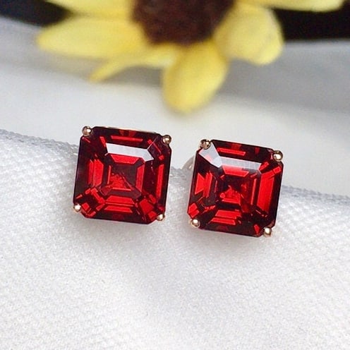 14K GOLD 4.80 CT NATURAL GARNET EARRINGS: Title:14K GOLD 4.80 CT NATURAL GARNET EARRINGSDescription:Ref:230656093Gold Content:14K GoldMain Gemstone:GarnetNumber of stones:2Shape:AsscherCarat Weight:4.80ct Color:RedTreatment:NaturalCut