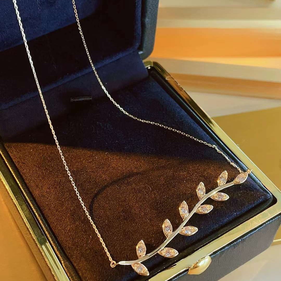 14K GOLD 0.38 CT NATURAL H DIAMOND NECKLACE: Title:14K GOLD 0.38 CT NATURAL H DIAMOND NECKLACE Description:Ref:230656074Gold Content:14K GoldMain Gemstone:DiamondShape:RoundCarat Weight:0.38ct Clarity Grade:VS2Color:HTreatment:NaturalCut Grade:G