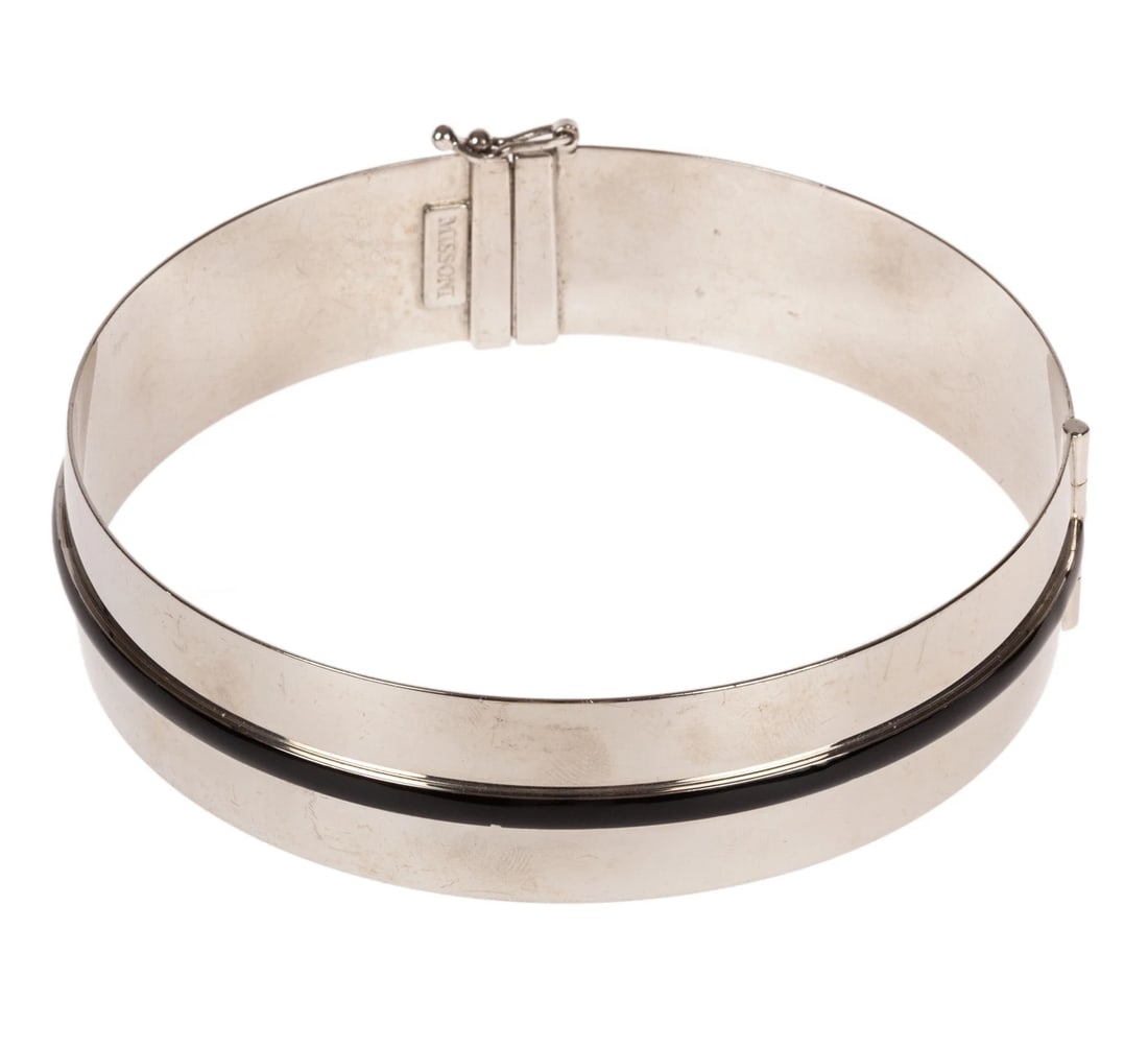 Missoni Runway Silver Tone and Black Enamel Choker: Title:Missoni Runway Silver Tone and Black Enamel ChokerDescription:Amazing silver tone choker with a black enamel stripe by Missoni. Circa, 2014 to 2015. Choker has the internal diameter of 5