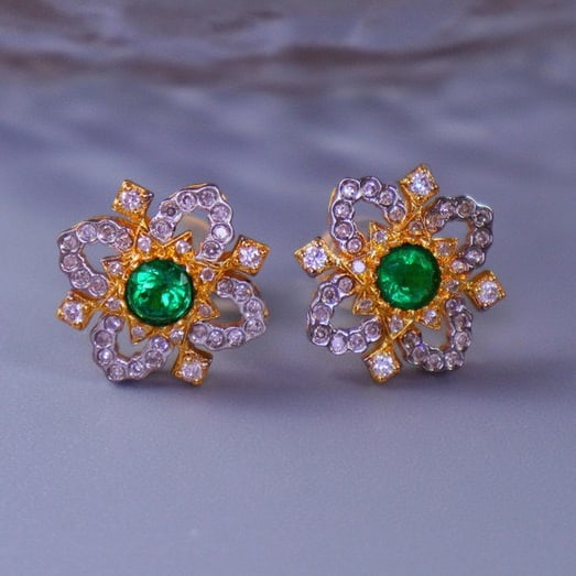 14K GOLD 0.45 CT VIVID GREEN NATURAL EMERALD & DIAMOND EARRINGS: Title:14K GOLD 0.45 CT VIVID GREEN NATURAL EMERALD & DIAMOND EARRINGSDescription:Ref:230656089Gold Content:14K GoldMain Gemstone:EmeraldNumber of stones:2Shape:RoundCarat Weight:0.45ct Color:Vivid