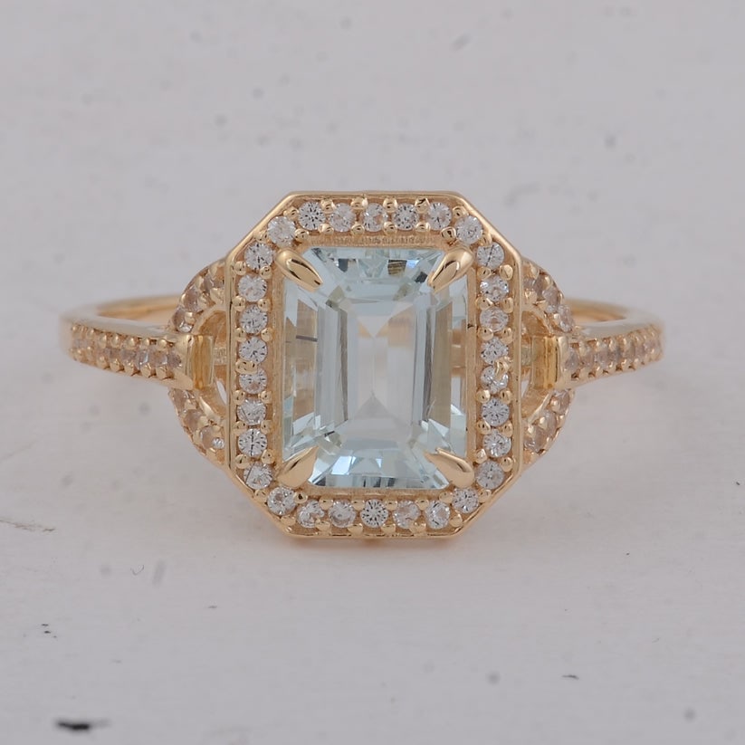 1.65 Ct Octagon Aquamarine 9K Gold Ring: 1.65 Total Carat Aquamarine 9K Gold Ring Specifications: Total Weight 2.33 g Center Gemstone Aquamarine Gemstone Carat Weight 1.4 Carats Gemstone Measurements 7.70X5.90X4.30 mm Additional Gemstones