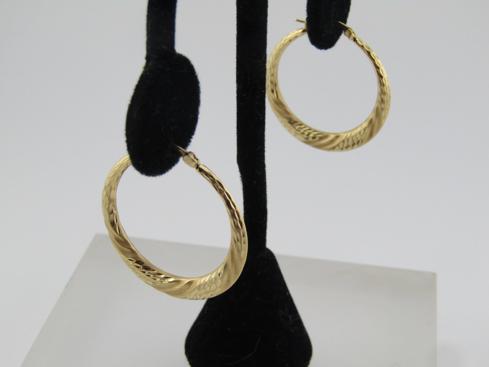 Vintage 14kt Hoop Earrings, Pierces, Signed, 1980's-1990's: Title:Vintage 14kt Hoop Earrings, Pierces, Signed, 1980's-1990'sDescription:Vintage 14kt Hoop Earrings, Pierces, Signed, 1980's-1990's and signed D. These are tapered hoops that have a puffy sturdy