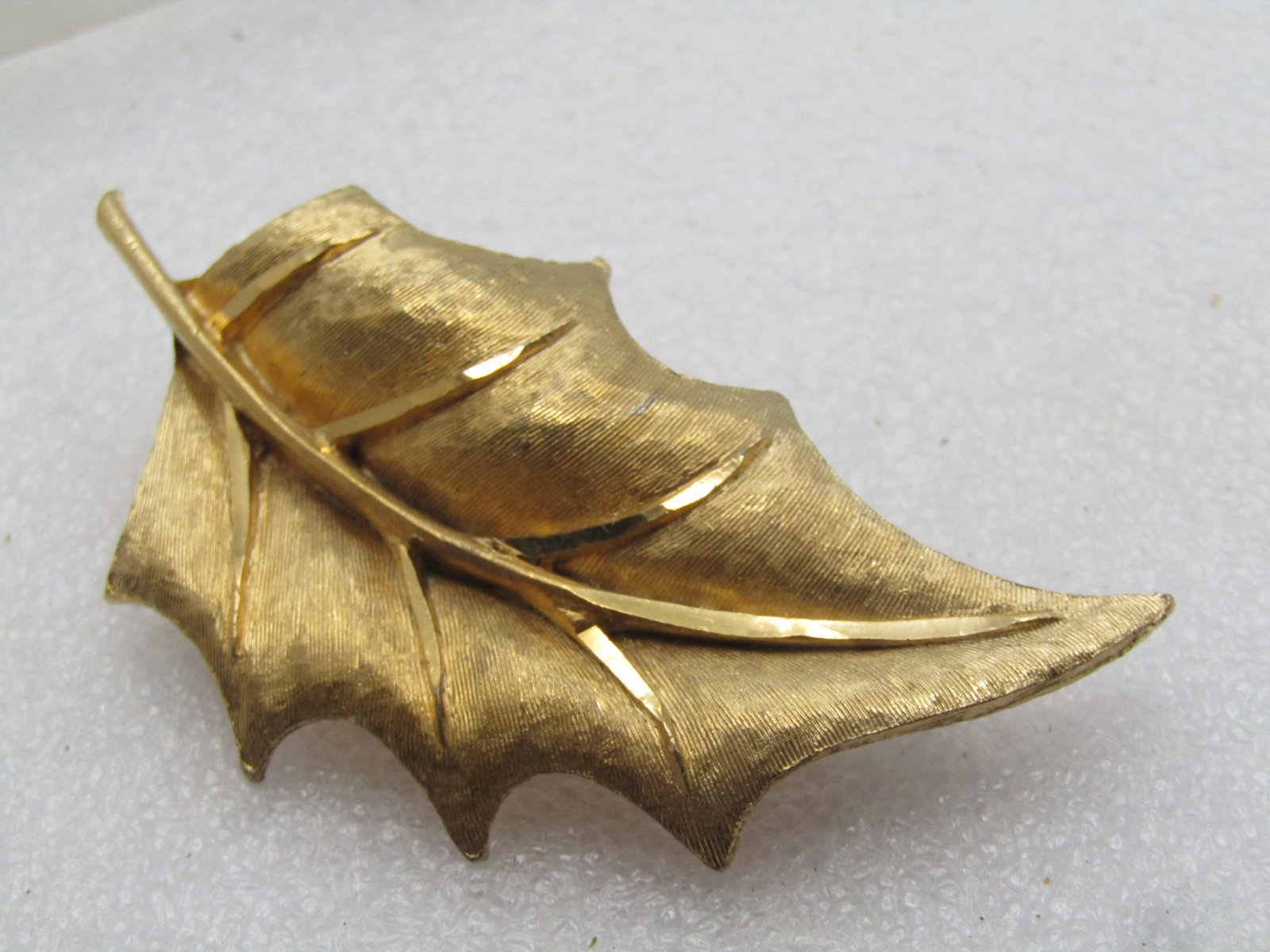 Vintage Gold Tone Holly Leaf Brooch, Signed BSK, 1960's - 6