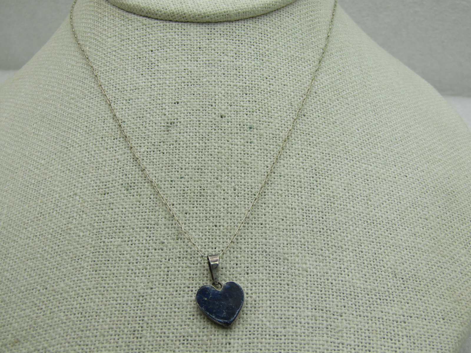 Vintage .900 Silver Lapis Lazuli Heart Necklace, 16": Vintage .900 Silver Lapis Lazuli Heart Necklace, 16" . Pendant tests as .925 sterling silver. Pendant is appx. 3/4" long and 1/2" wide. Weight is appx. 1.50 grams. The chain is an oblong alternating l