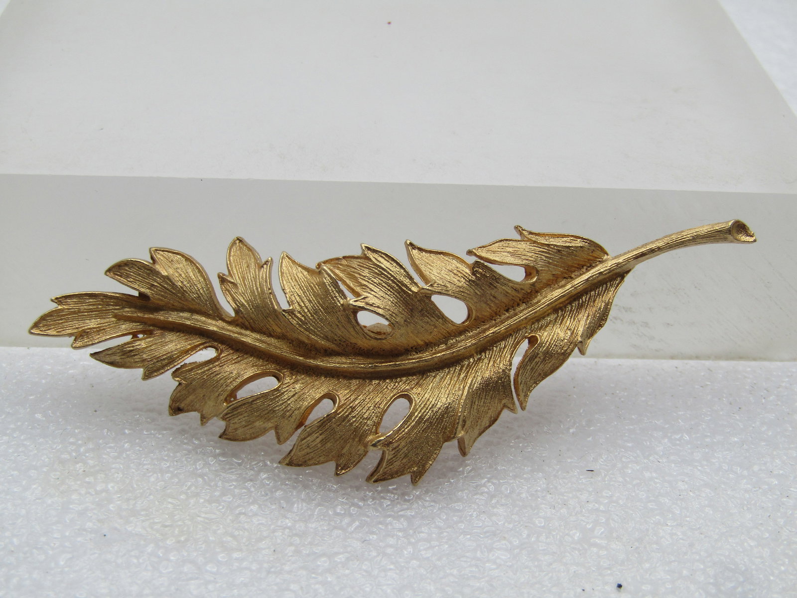 Vintage Coro 1961 Leaf Brooch, 3", Gold Tone (1 of 6)