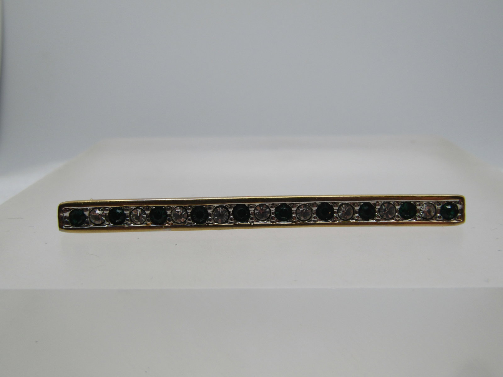 Vintage Swarovski Green/Clear Crystal Bar Brooch, Signed SAL, 1970's-1980's: Vintage Swarovski Green/Clear Crystal Bar Brooch, Signed SAL, 1970's-1980's. gold tone with long locking clasp. It is appx. 2.5" wide and .25" tall with alternating clear and emerald green crystals