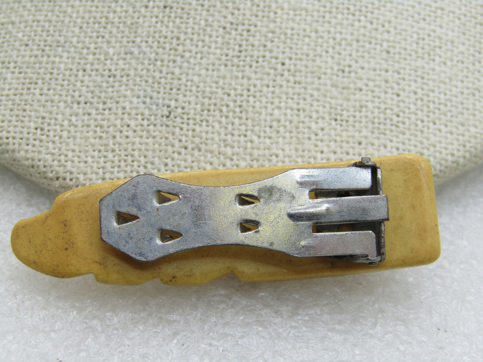 Vintage Carved Bakelite Dress Clip, 2-1/8" by 1/2", Tan - 4