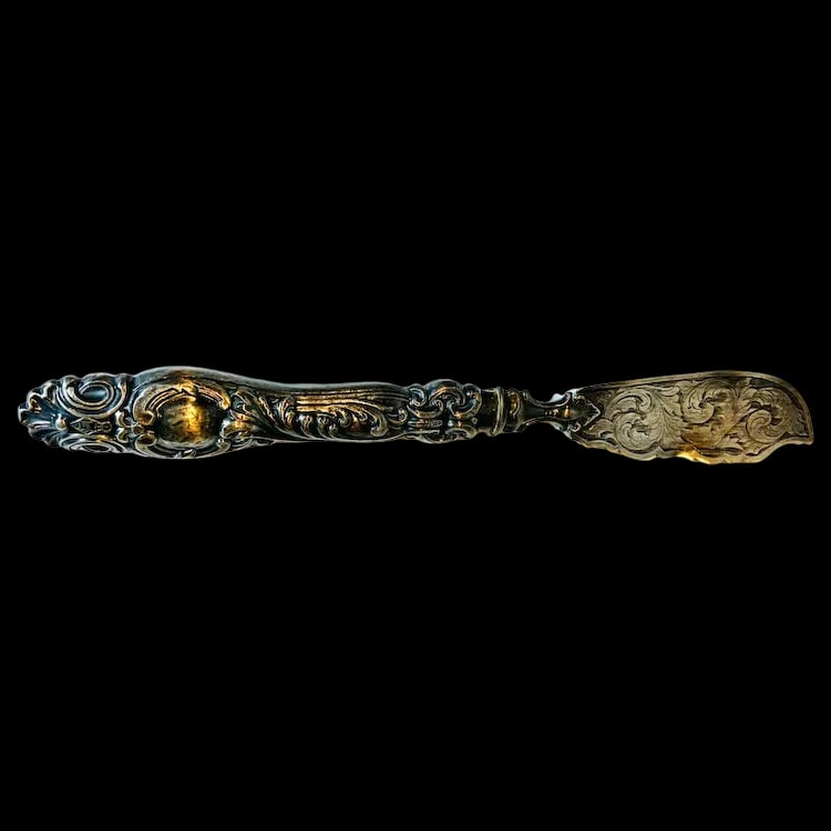 Antique Sterling Silver Ornate Repousse Butter Knife/ Spreader (1 of 7)