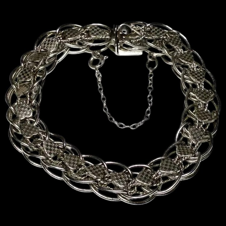 Vintage Trebor Sterling Silver Etched Heart Charm Bracelet with Safety Chain: Title: Vintage Trebor Sterling Silver Etched Heart Charm Bracelet with Safety Chain Description: Vintage Trebor Sterling Silver Etched Heart Charm Bracelet with Safety Chain Hallmarked: Trebor Sterlin