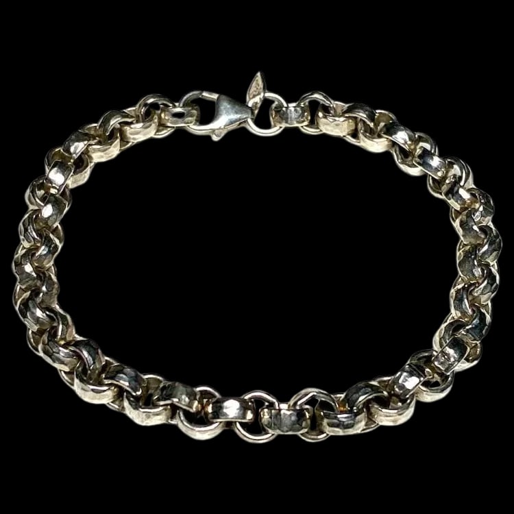 Estate USA Fine Silver .999 Rolo Chain Bracelet: Title: Estate USA Fine Silver .999 Rolo Chain Bracelet Description: Estate USA Fine Silver .999 Rolo Chain Bracelet Hallmarked: USA .999 Weighs: 26 grams Measures: 8.5 inches length Date/Period:
