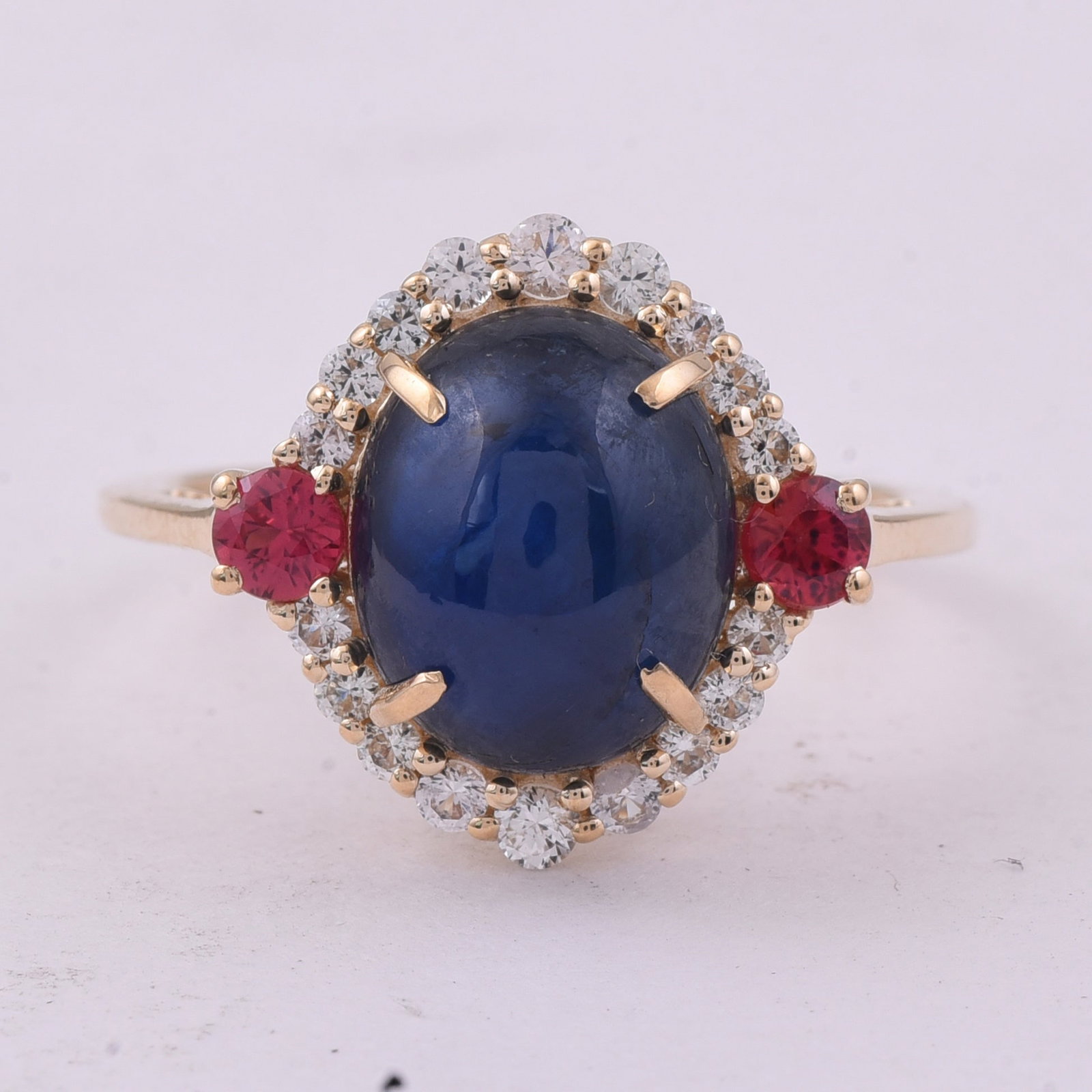 6.11 Ct Oval Sapphire 9K Gold Ring (1 of 5)