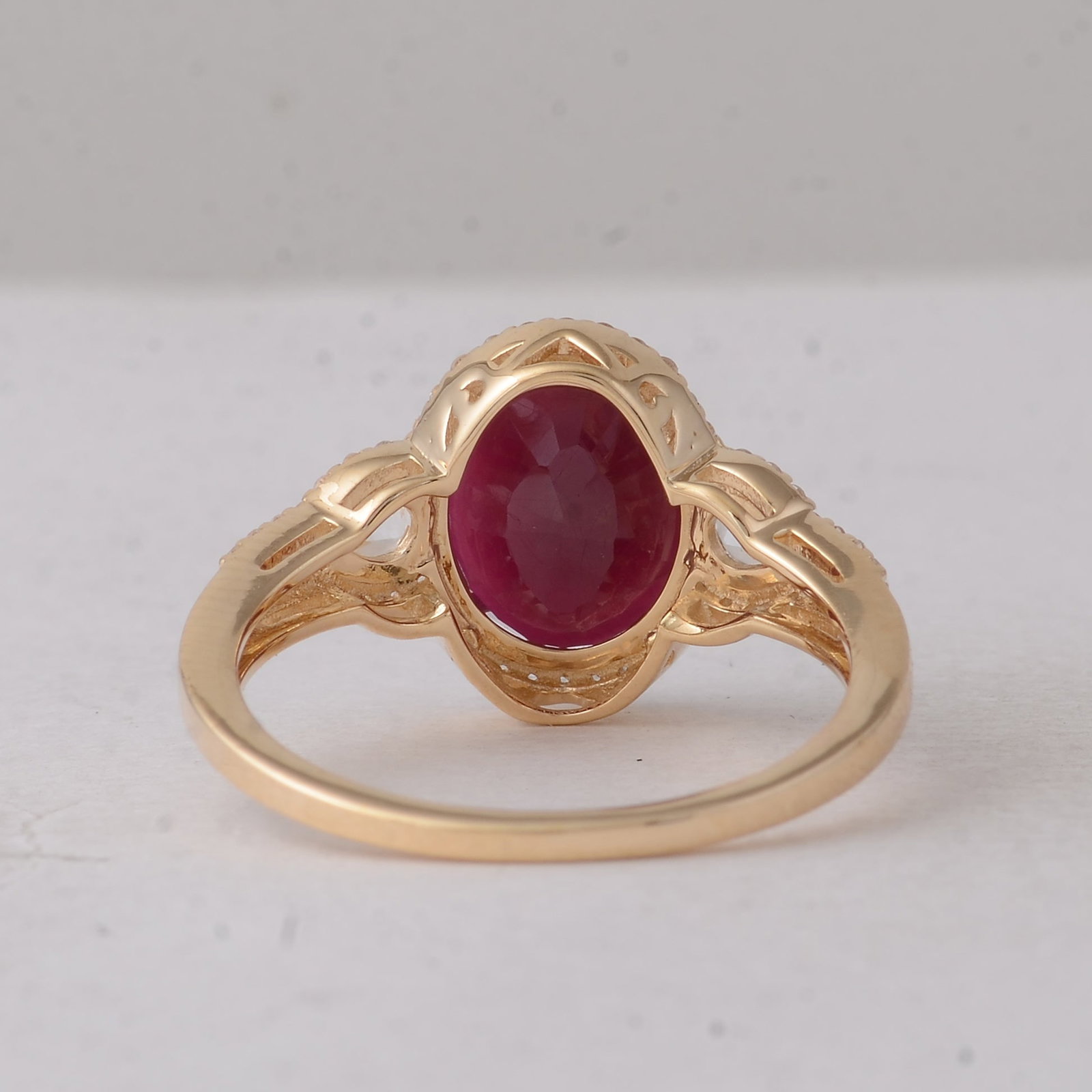 4.01 Ct Oval Ruby 9K Gold Ring - 3
