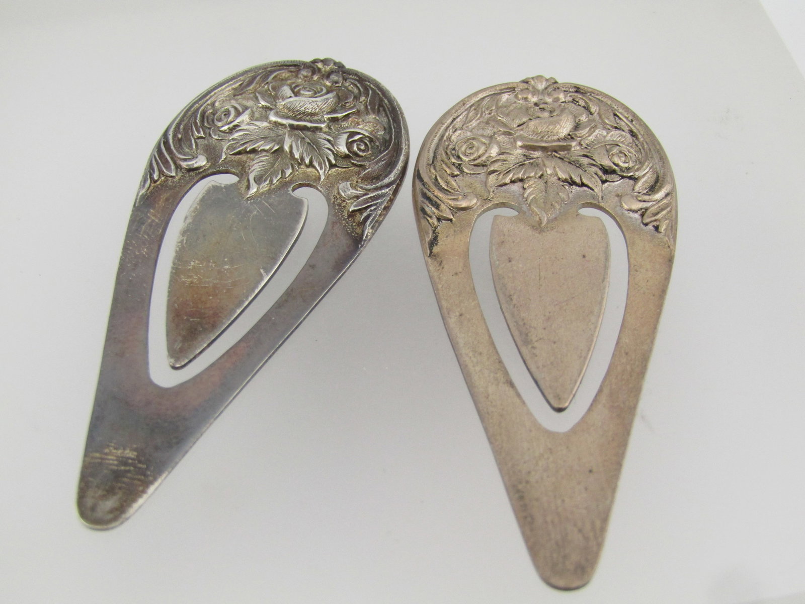Vintage Pair of Sterling Rose Bookmarkers, S. Kirk & Son Signed, 21.35 grams, 1940's: Vintage Pair of Sterling Rose Bookmarkers, S. Kirk & Son Signed, 21.35 grams, 1940's. Scrolled and raised rose blossoms and leves. Marked S. Kirk & Son and Sterling 9 on the back. They ar appx. 2.5" l