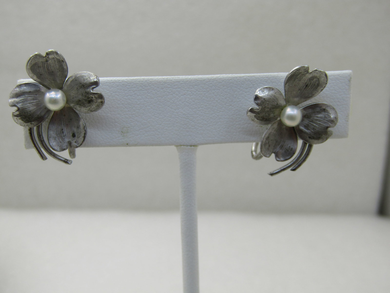 Vintage Sterling Silver Dogwood Blossom Earrings, Screw Back, 1960's, Faux Pearl (1 of 6)