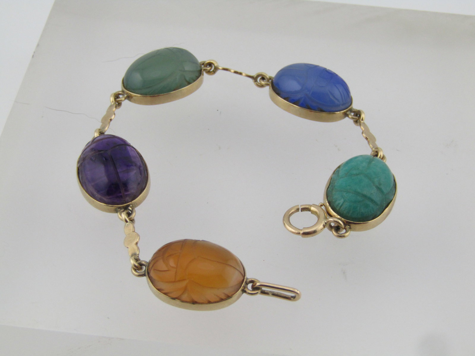 Vintage 14kt Egyptian Scarab Bracelet, 7-1/8", 18.10 Grams, 1960's: Vintage 14kt Egyptian Scarab Bracelet, 7-1/8", 18.10 Grams, 1960's. This has five scarabs that are each appx. 17mm by 12mm set in a 14kt yellow gold bezel with a decorative connector link that is appx