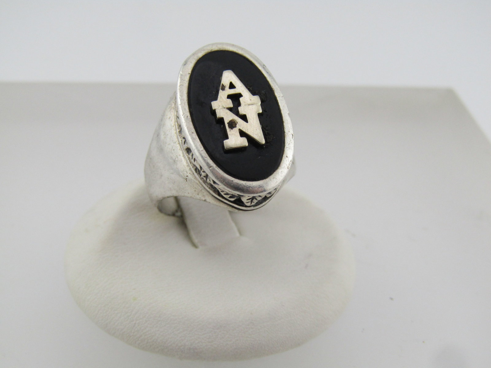 Vintage Sterling Onyx Ring, Initial AN, Leaf Border, Sz. 8, 1960's-1970's (1 of 6)