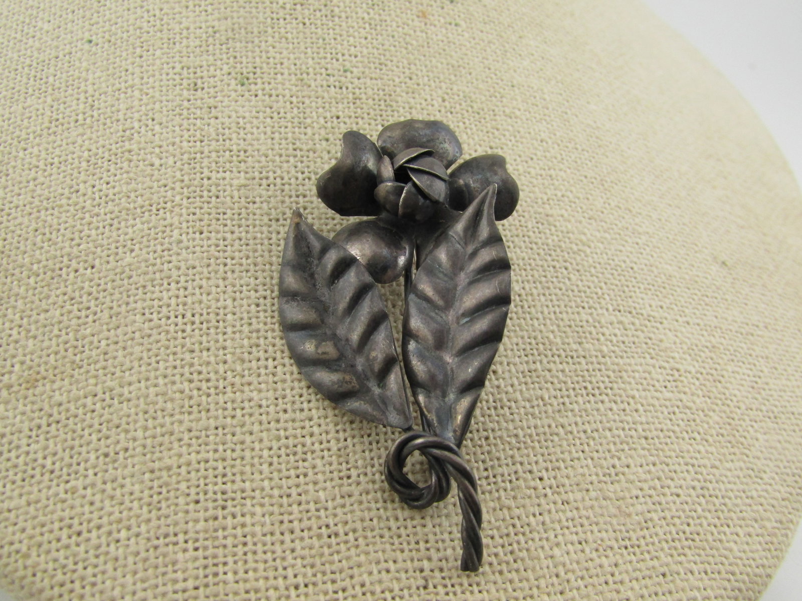Vintage Sterling Floral Stem Brooch, Hand Made, 1940's: Vintage Sterling Floral Stem Brooch, Hand Made, 1940's. This is marked sterling and tests as sterling with an appx. weigh tof 5.40 grams. It has two leaves and a twisted curled stem with a blossom and