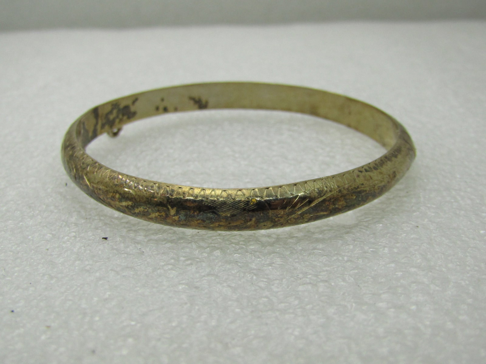 Vintage Sterling Silver Engraved Bangle Bracelet, 7.25", 6.5mm: Vintage Sterling Silver Engraved Bangle Bracelet, 7.25", 6.5mm. Weight is appx. 8.40 grams. Scrolled leaf like markings around the bracelet, marked .925 and tested. Not signed by the maker. Does not h