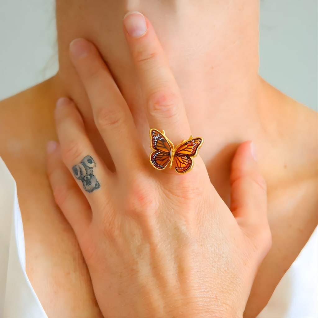 Baltic amber, butterfly ring fourteen karat gold play did strolling silver: Title:Baltic amber, butterfly ring fourteen karat gold play did strolling silverDescription:Sterling silver. 14k gold. dimensions: 26.7mm x 19.5mm. total weight: 5.11gSize:Adjustable Reserve: