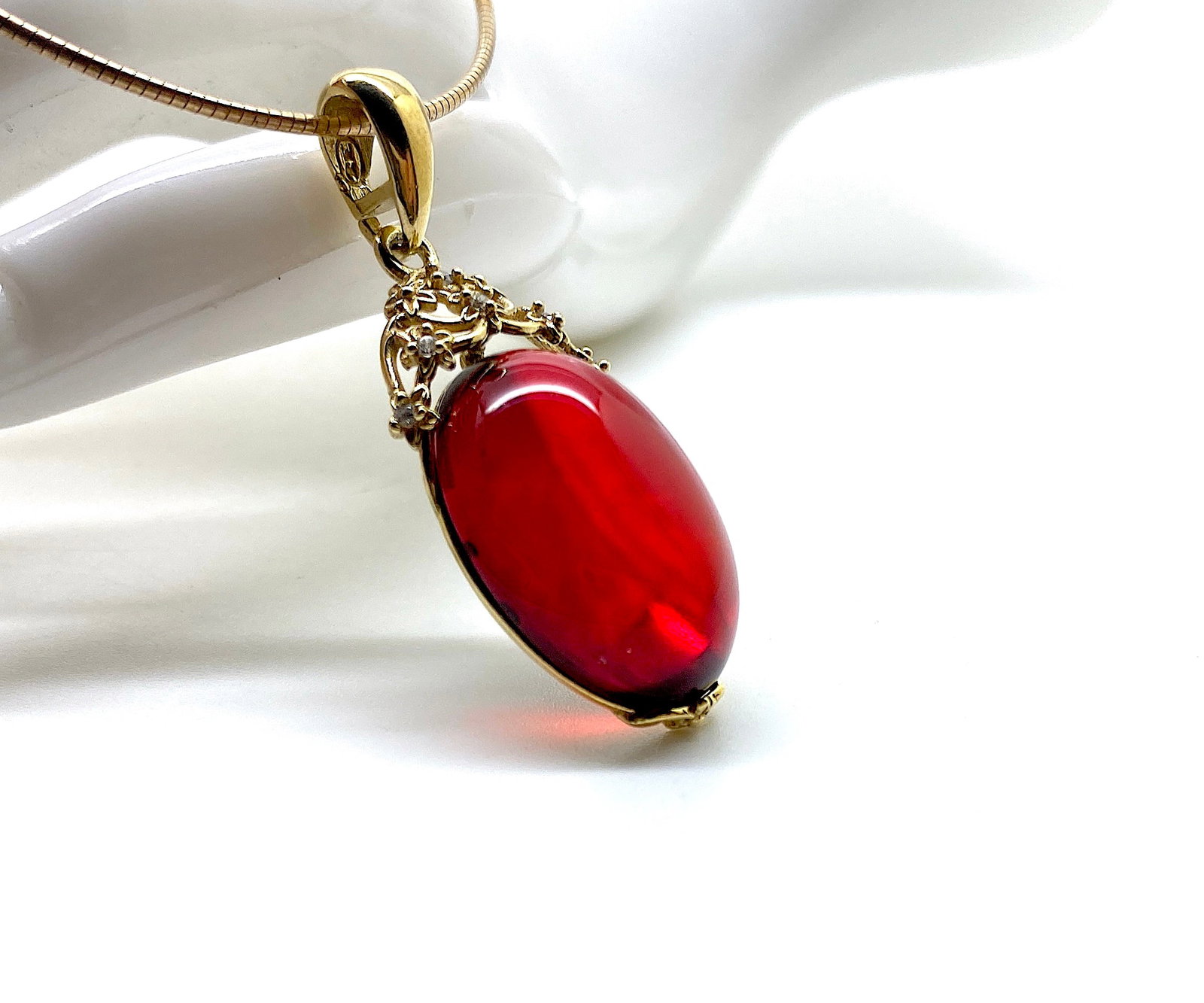 Remarkable Amber Pendant, shaped like a Drop - 6