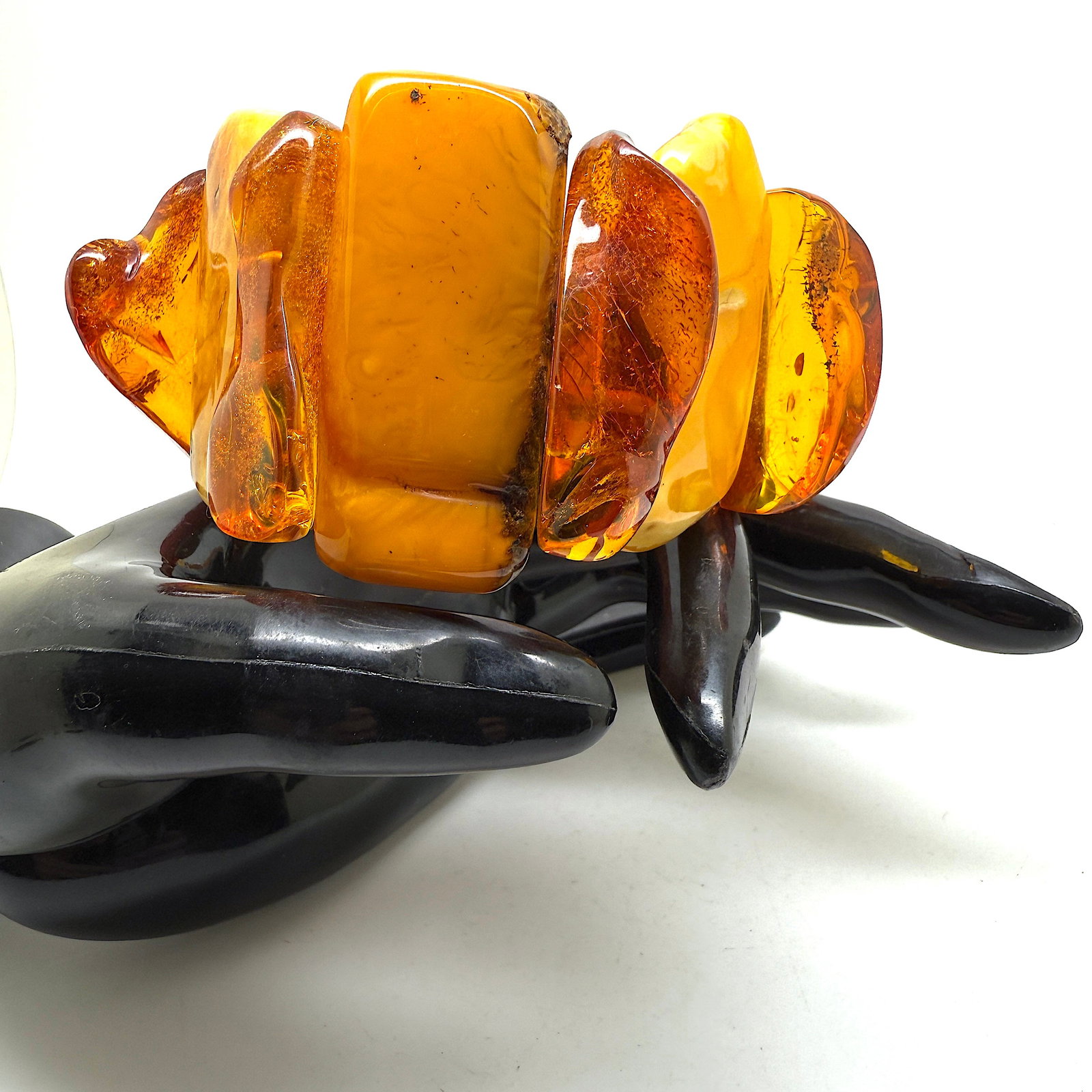 Amazing Vintage Amber Bracelet made from Rectangle shaped Amber beads: Title:Amazing Vintage Amber Bracelet made from Rectangle shaped Amber beadsMetal:NoneGemstone:AmberWeight:59.8 gSize:Bead size: 25.0 x 45.0 mm Bead size: 0.984 x 1.772 inches Made of:(Reconstituted