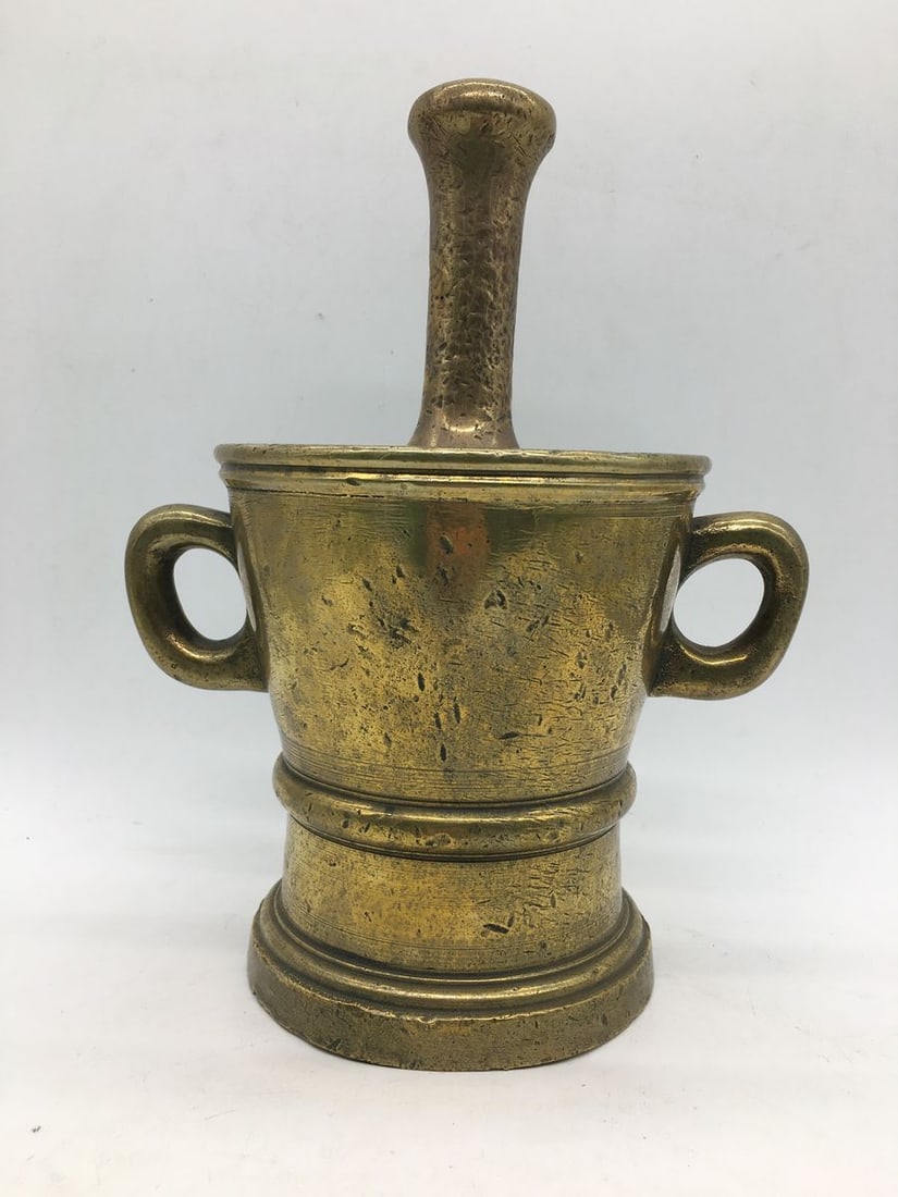 Spice Grinder Iron Mortar & Pestle with handle: Title: Spice Grinder Iron Mortar & Pestle with handle Description: ?DEN 43 ITEM DESCRIPTION : *Medium : Iron *The size bowl: 16?14 cm/6.29?5.51" inches *The size spice mortar:24 cm/9.44" inches *Weigh