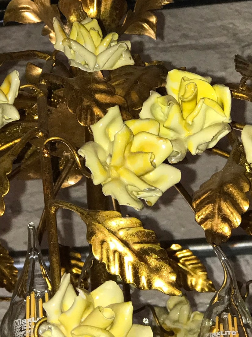 Hollywood Regency Italian Gold Gilt Yellow Porcelain Roses Chandelier - 9