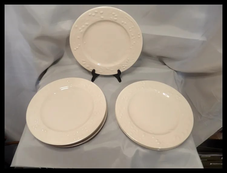 TRE C Italian Light Pink Dinner Plates with Berry and Vines - 4