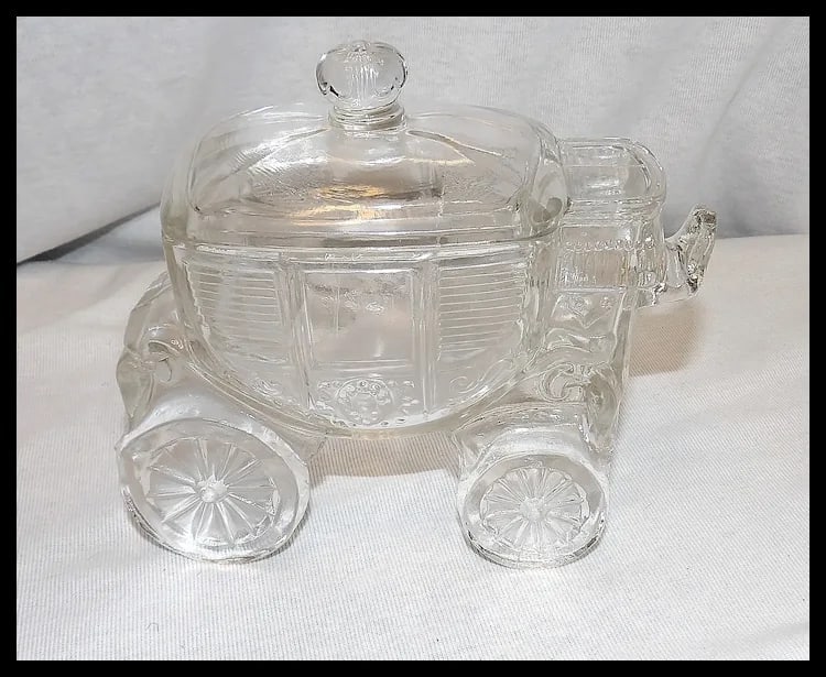 Vintage 1970’s L. E. Smith Glass Stagecoach with Lid Candy Dish - 7