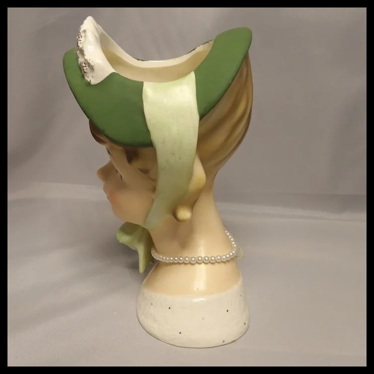 Brinns TV 726 7 ¼” Lady Head Vase Green Hat and Bow- “Pearl Necklace” - 5