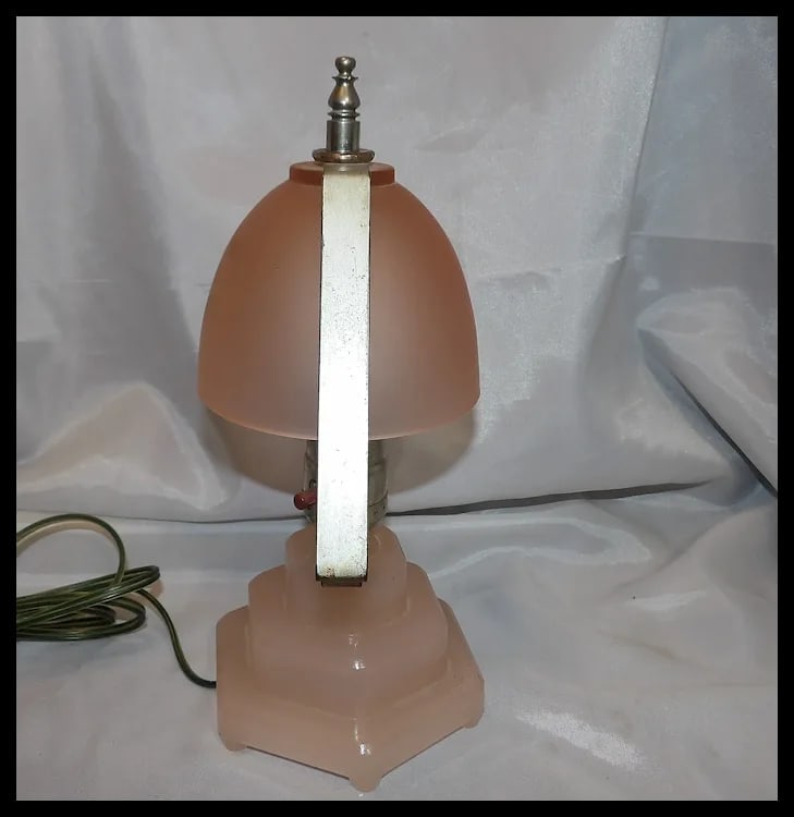 This Houzer Pink Satin Glass Hand Painted Art Deco Table Lamp -1930’s-40’s - 3