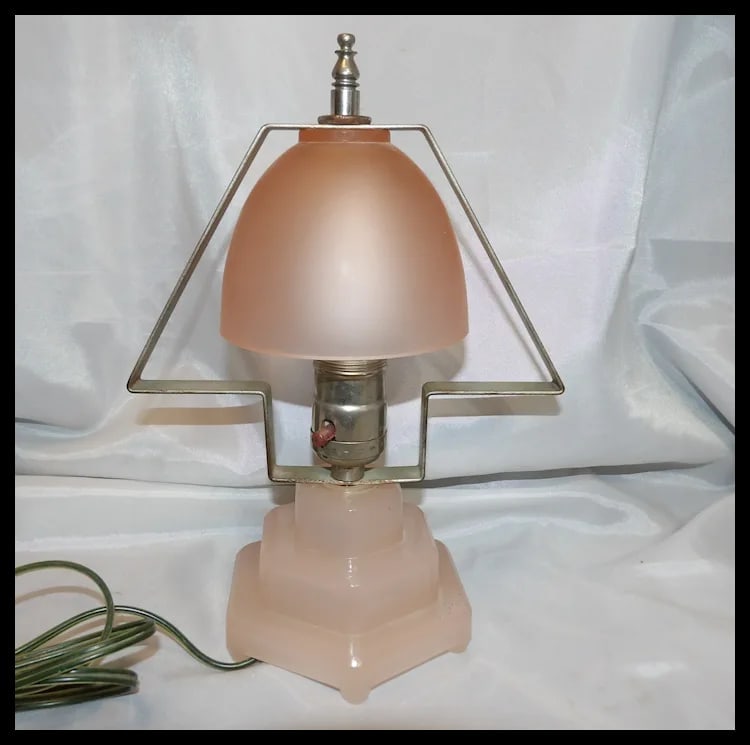This Houzer Pink Satin Glass Hand Painted Art Deco Table Lamp -1930’s-40’s - 4