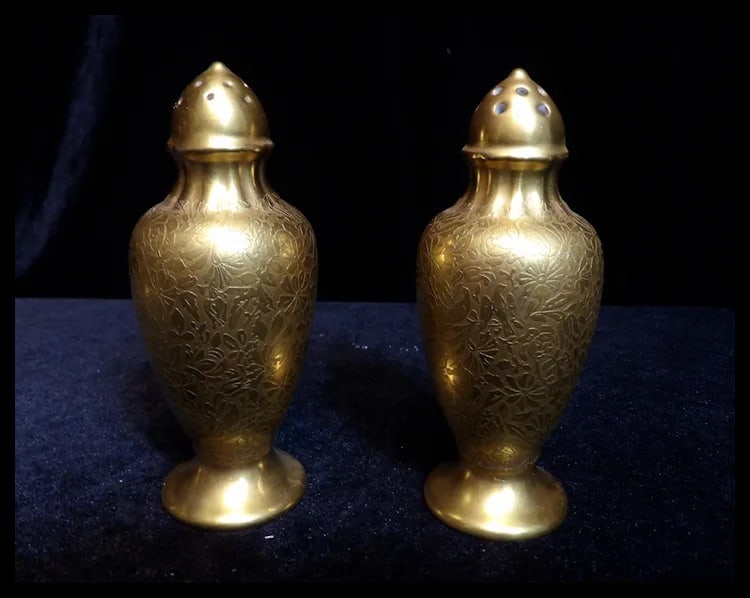 Pickard Daisy and Rose Gold Salt and Pepper Shakers - 4