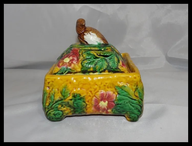 Majolica Lidded Trinket Box with Bird and Flowers - 2