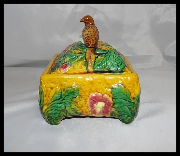 Majolica Lidded Trinket Box with Bird and Flowers - 3