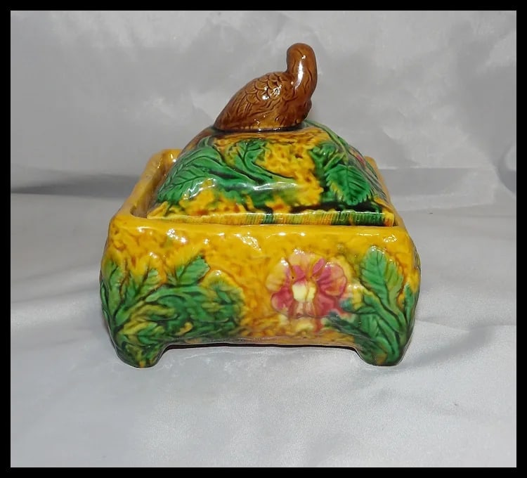 Majolica Lidded Trinket Box with Bird and Flowers - 4