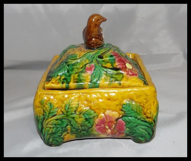 Majolica Lidded Trinket Box with Bird and Flowers - 5