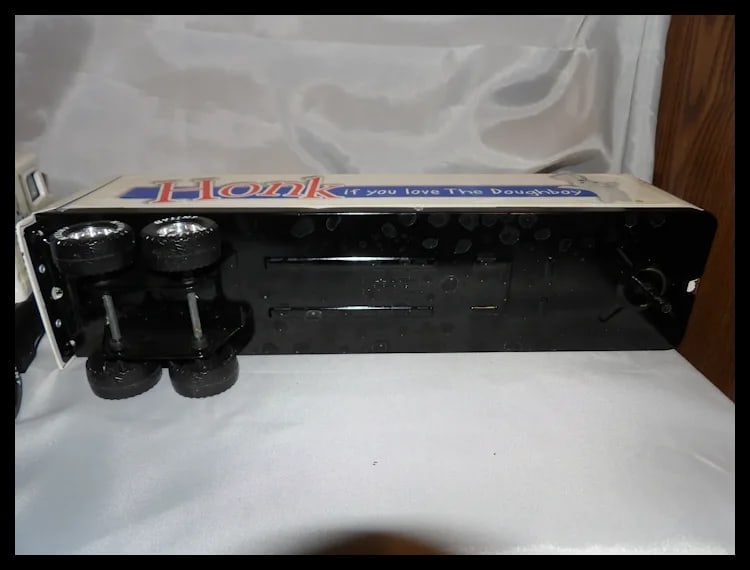 Vintage 1999 Nylint Pillsbury Steel Sound Machine Semi Truck 20” USA - 10