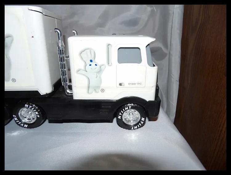Vintage 1999 Nylint Pillsbury Steel Sound Machine Semi Truck 20” USA - 4