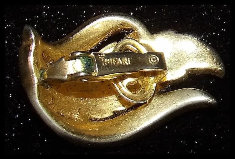 Mid-Century Trifari Gold Tone Leaf Clip on Earrings- Rare Design - 4