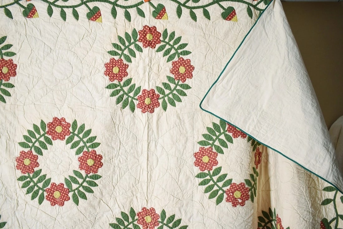 Red & Green President's Wreath Applique Quilt - 10