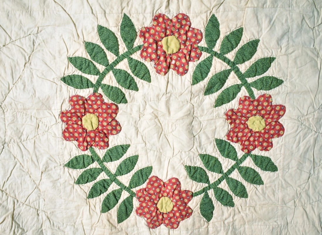 Red & Green President's Wreath Applique Quilt - 2