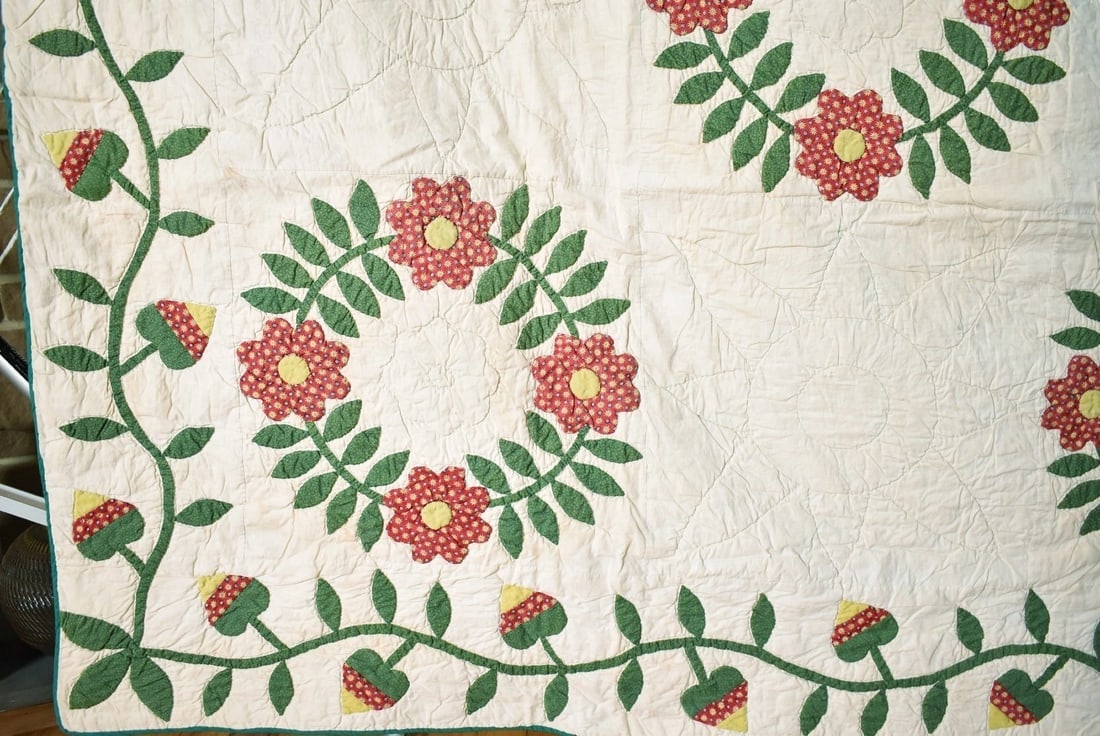 Red & Green President's Wreath Applique Quilt - 4