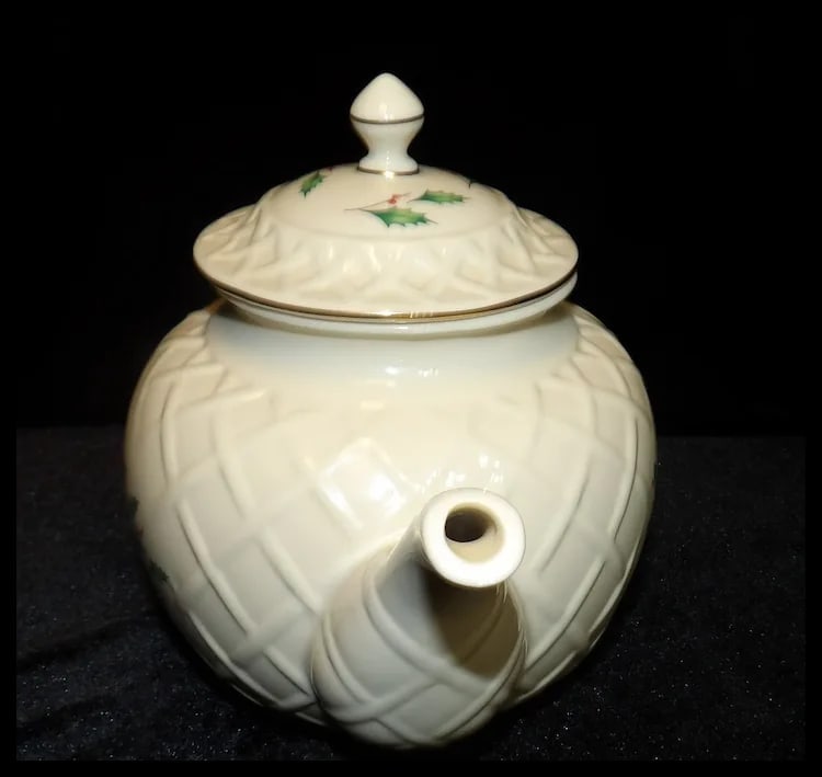 Lenox Dimensions Series Holly Berries with Gold Accents Teapot - 3