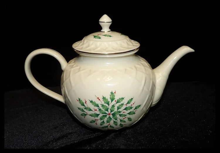 Lenox Dimensions Series Holly Berries with Gold Accents Teapot - 4