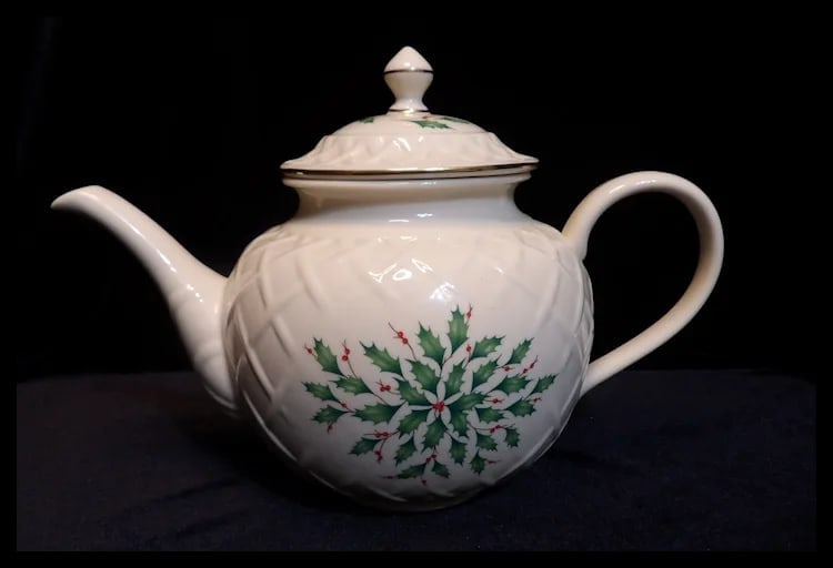 Lenox Dimensions Series Holly Berries with Gold Accents Teapot - 9